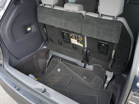 Used 2021 Toyota Sienna LE image 28