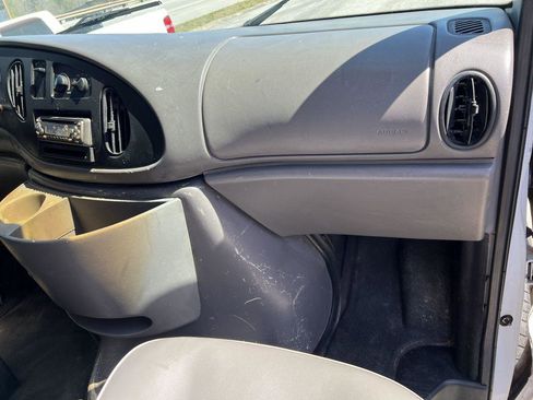 Used 1998 Ford E-250 and Econoline 250 RWD image 17