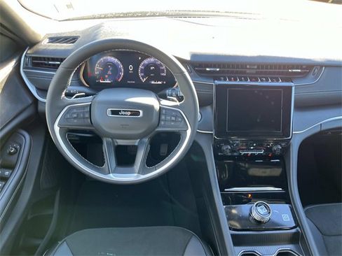 New 2025 Jeep Grand Cherokee L Altitude image 12