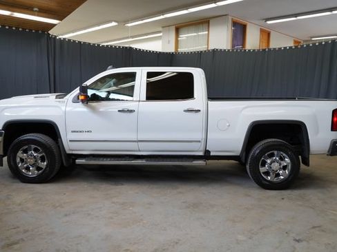 Used 2018 GMC Sierra 2500 SLT w/ Duramax Plus Package AWD/4WD image 4