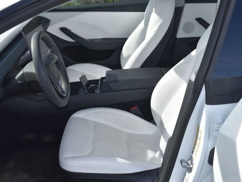 Used 2025 Tesla Model 3 Long Range RWD image 11