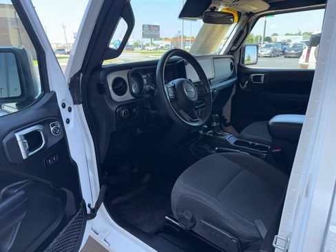 Used 2025 Jeep Gladiator Sport AWD/4WD image 16
