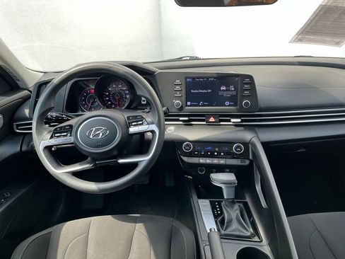 Used 2023 Hyundai Elantra SEL FWD image 19