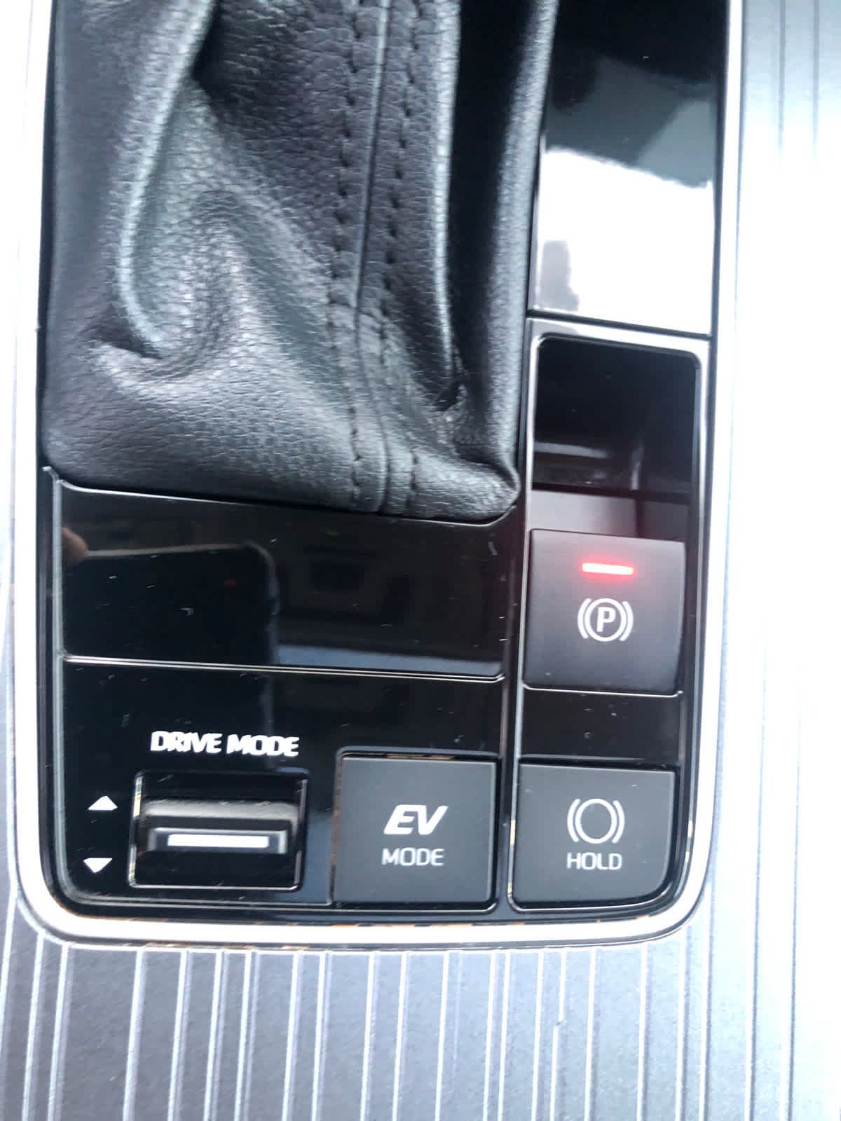 Certified 2025 Toyota Sienna LE w/ LE Plus Package FWD image 21