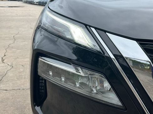 Used 2023 Nissan Rogue SV FWD image 33