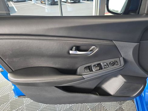 Used 2024 Nissan Sentra SV FWD image 33