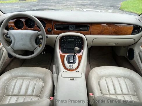 Used 2000 Jaguar XJ8 image 31