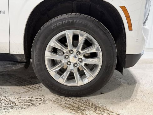 Used 2025 Chevrolet Suburban Premier w/ Sun And Tow Package image 34