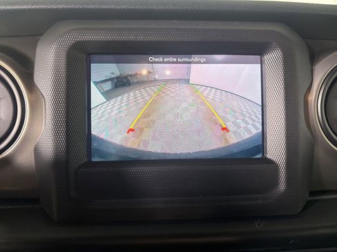 Used 2019 Jeep Wrangler Sport image 16