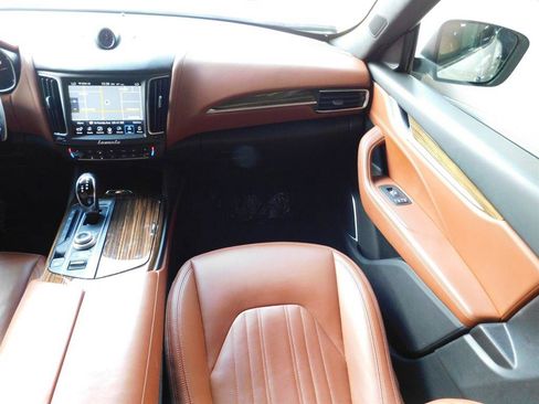 Used 2017 Maserati Levante w/ Luxury Package image 32