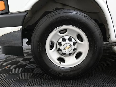 Used 2025 Chevrolet Express 2500 w/ Driver Convenience Package RWD image 24