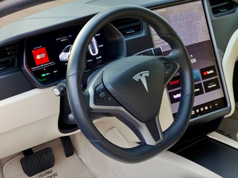 Used 2018 Tesla Model S 100D AWD/4WD image 13