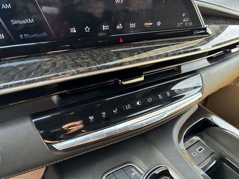 Used 2023 Cadillac Escalade Premium Luxury w/ Performance Package AWD/4WD image 17