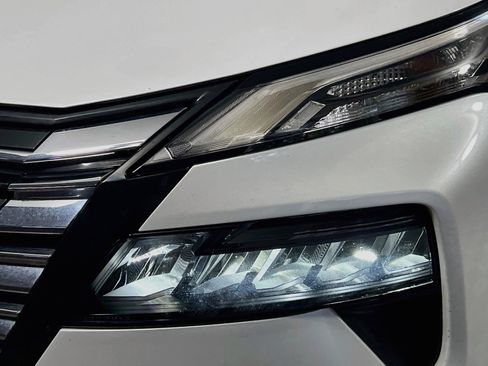 Used 2024 Nissan Rogue S FWD image 12
