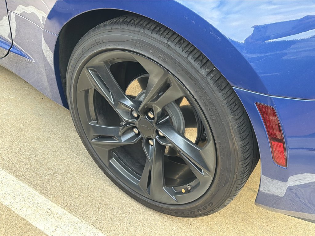 Used 2020 Chevrolet Camaro LT RWD image 6