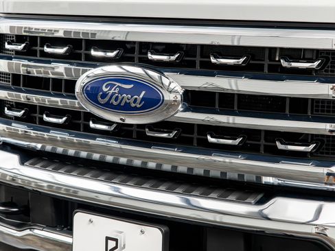 Used 2025 Ford F250 Lariat AWD/4WD image 4
