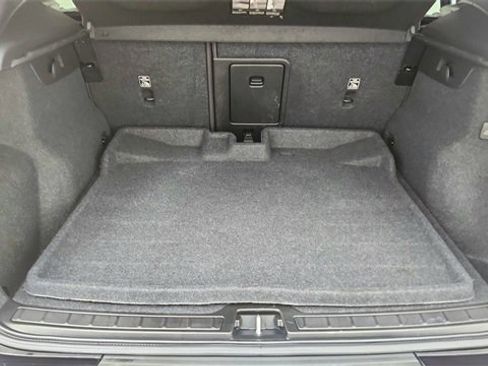 Used 2024 Volvo XC40 B5 Plus image 15