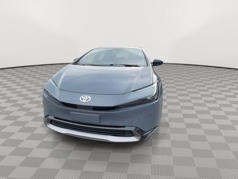 Used 2023 Toyota Prius XLE AWD/4WD image 3