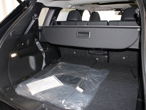 New 2025 Mitsubishi Outlander SE image 11