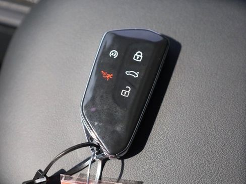 New 2025 Volkswagen Tiguan SE image 38