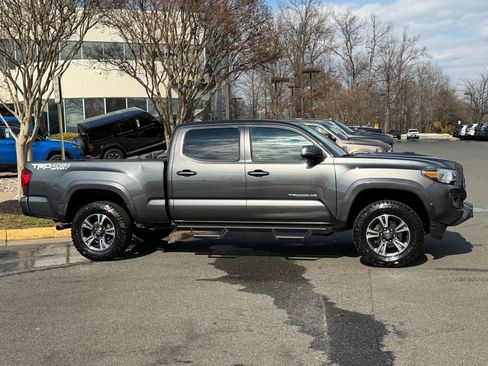 Used 2019 Toyota Tacoma TRD Sport image 5