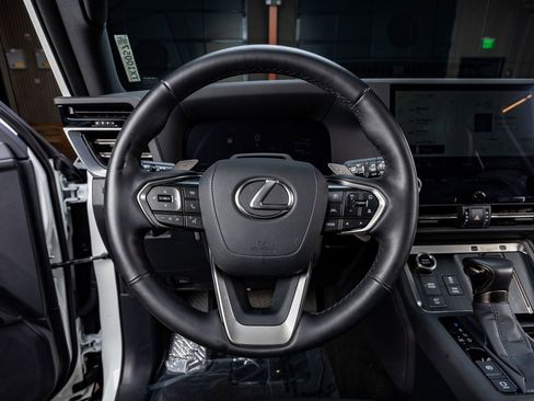 Used 2025 Lexus GX 550 w/ Accessory Package (2T) AWD/4WD image 19