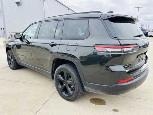 Used 2022 Jeep Grand Cherokee L Limited w/ Black Appearance Package AWD/4WD image 40