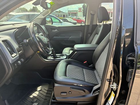 Used 2017 Chevrolet Colorado Z71 w/ Z71 Midnight Edition AWD/4WD image 16