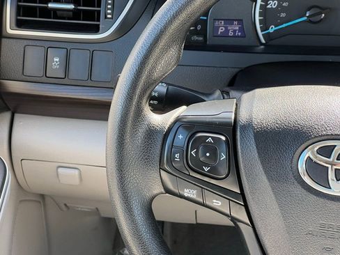 Used 2015 Toyota Camry LE image 21