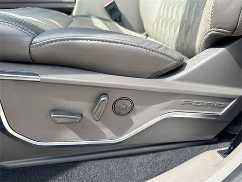 Certified 2026 Ford F250 Platinum w/ Platinum Plus Package image 18