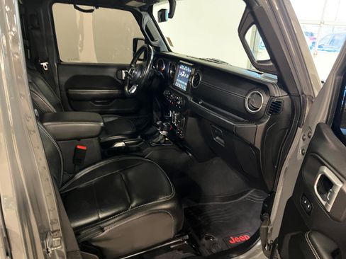 Used 2020 Jeep Wrangler Unlimited Sahara image 35