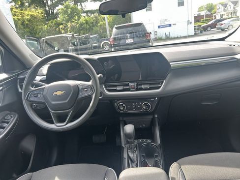 Used 2025 Chevrolet TrailBlazer LT w/ Driver Confidence Package AWD/4WD image 18