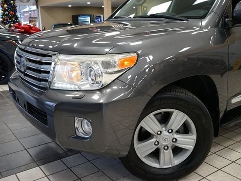 Used 2013 Toyota Land Cruiser image 25