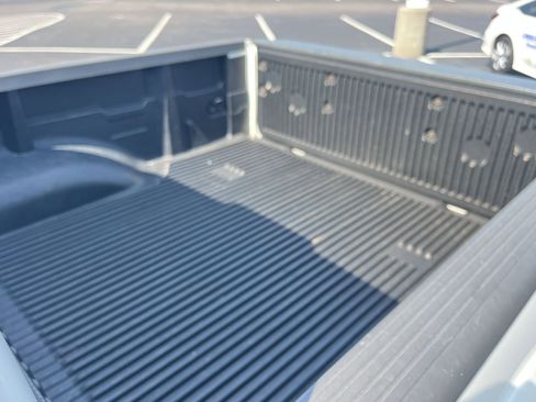 Used 2019 Nissan Frontier SV image 26