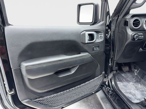 Used 2022 Jeep Wrangler Unlimited Sahara w/ Cold Weather Group AWD/4WD image 32