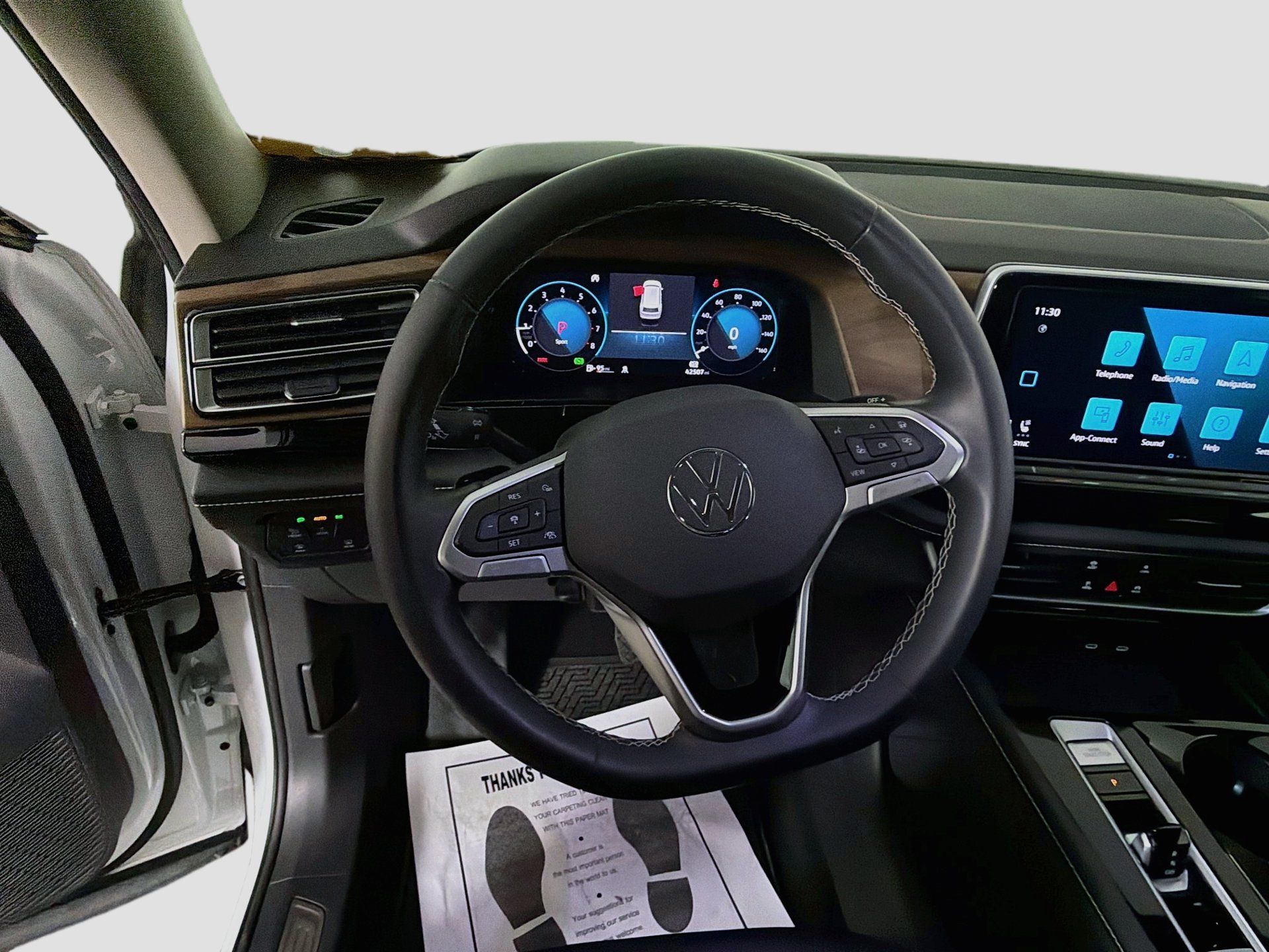 Used 2024 Volkswagen Atlas SE w/ Black Wheel Package FWD image 11