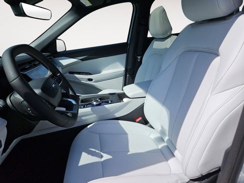 New 2026 Jeep Cherokee Limited image 9