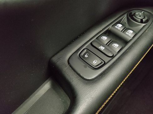 Used 2018 Jeep Compass Latitude w/ Popular Equipment Group FWD image 27