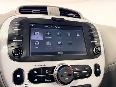 Used 2017 Kia Soul EV + w/ Sun & Fun Package image 21