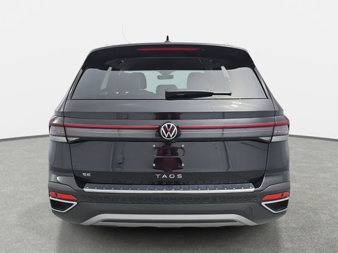 New 2026 Volkswagen Taos SE image 4