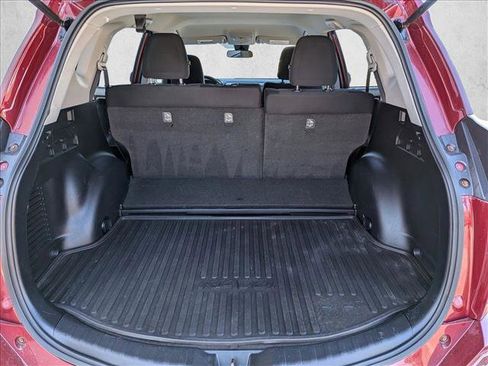 Used 2018 Toyota RAV4 LE image 7