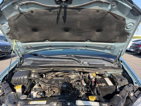Used 2010 Chrysler Town & Country Touring FWD image 23