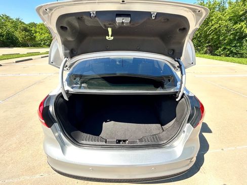 Used 2015 Ford Focus SE w/ Equipment Group 201A FWD image 10