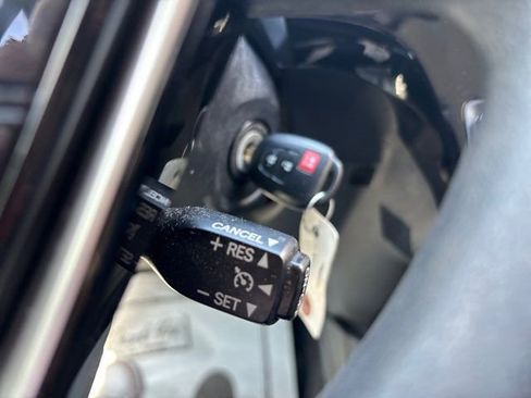 Used 2018 Toyota Prius C Two FWD image 39