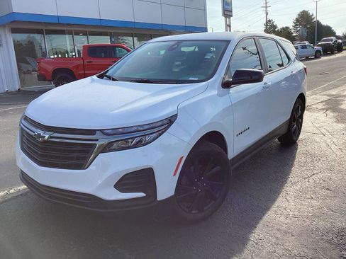 Used 2024 Chevrolet Equinox LS w/ LS Convenience Package FWD image 2