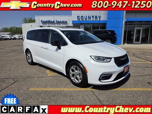 Used 2024 Chrysler Pacifica Limited FWD image 1
