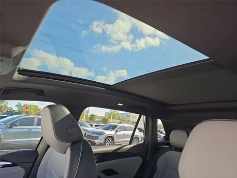 New 2026 Volkswagen Tiguan SE R-Line image 24