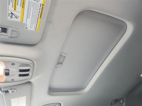 Certified 2024 Chevrolet Trax LT w/ Sunroof Package image 25