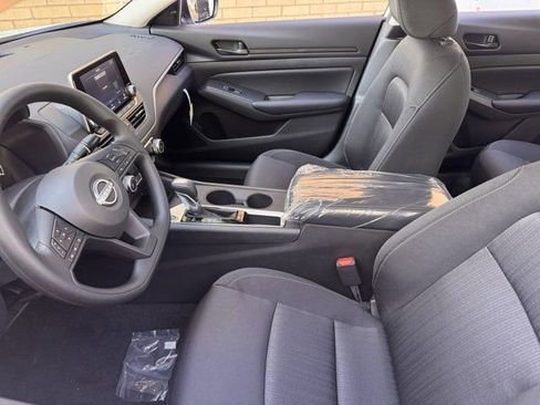 Used 2025 Nissan Altima 2.5 S FWD image 6