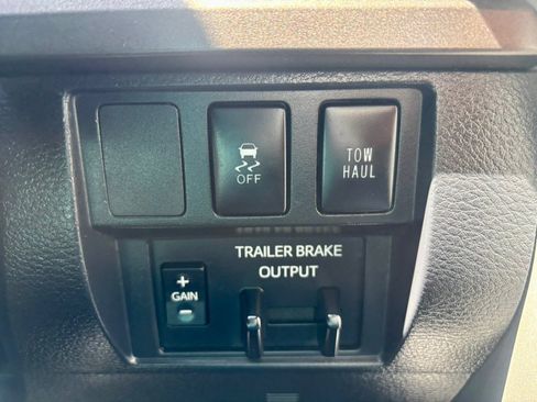 Used 2019 Toyota Tundra SR5 w/ SR5 Upgrade Package AWD/4WD image 27